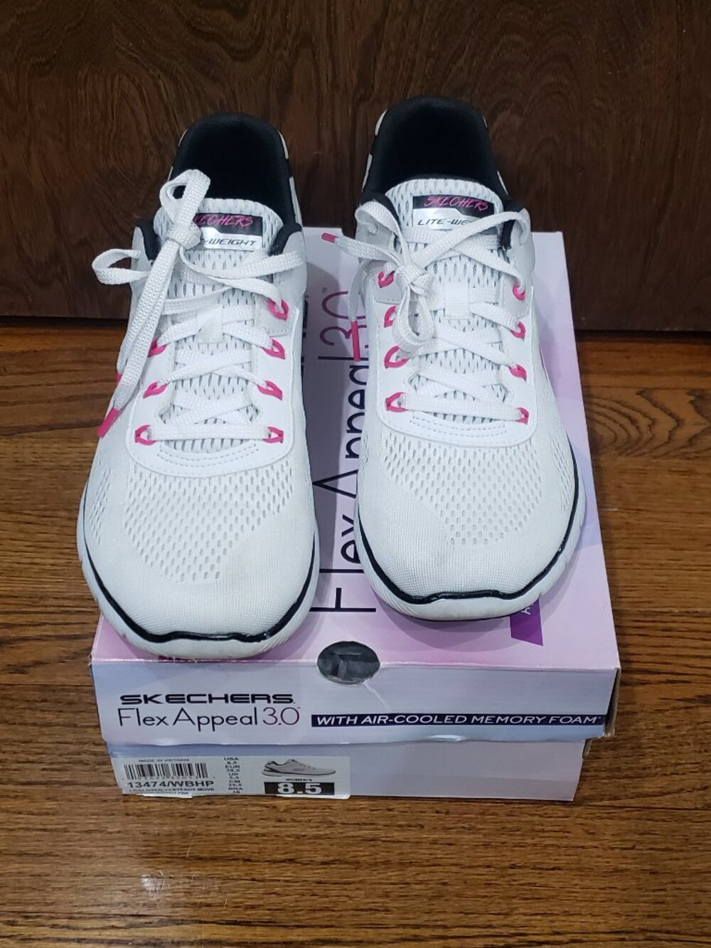 EUC  Skechers Flex Appeal 8.5